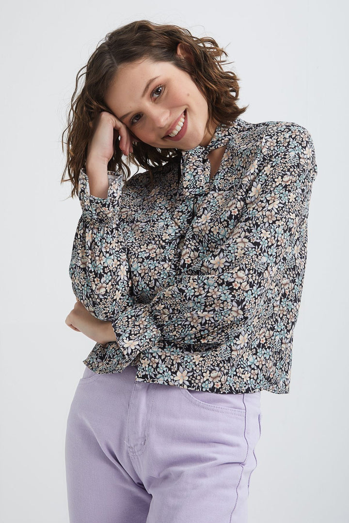 Patterned V-Neck Shirt Black