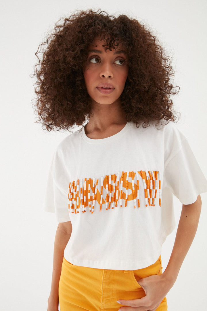 Aksesuarlı Crop Tişört Ekru