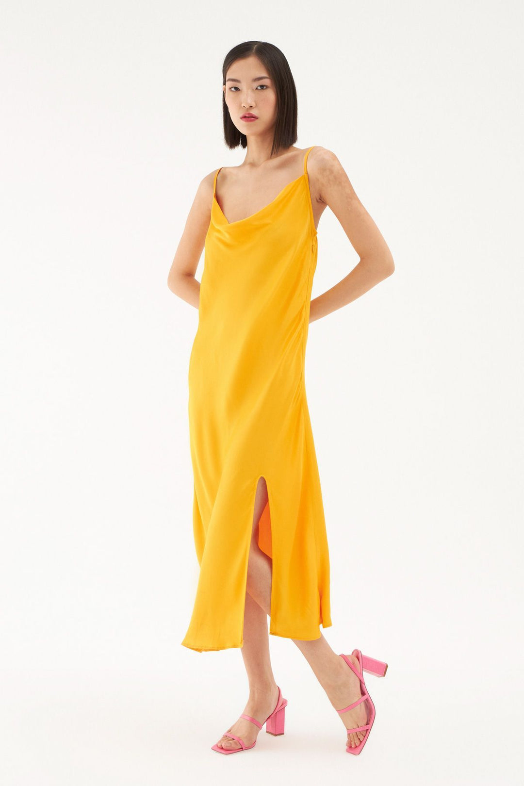 Degaje Yaka Yırtmaçlı Midi Boy Elbise Turuncu