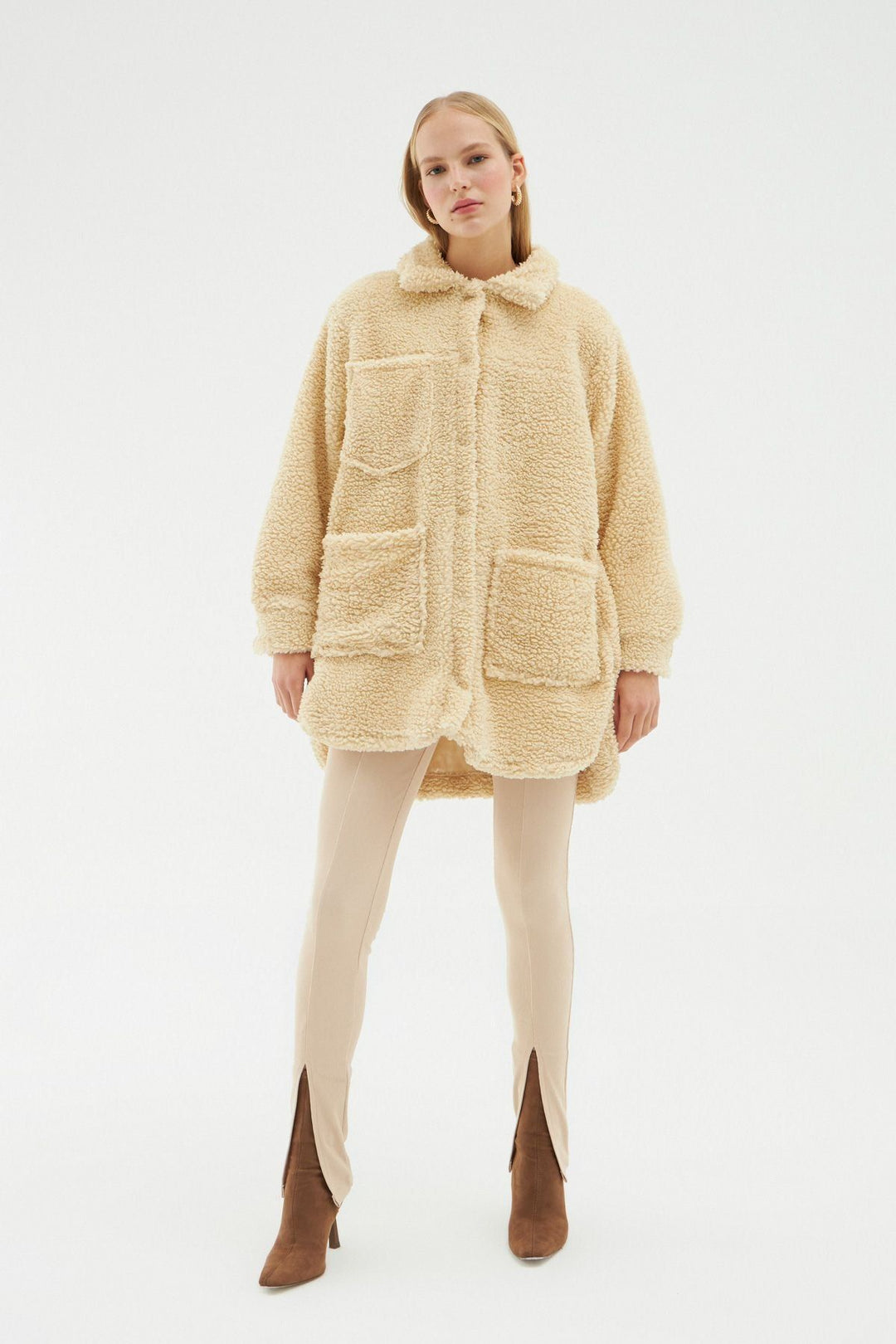 Cep Detaylı Peluş Ceket Bej