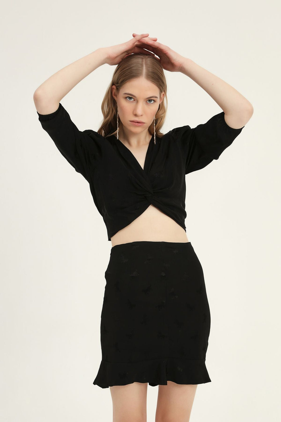 Desenli V Yaka Vatkalı  Bluz Siyah