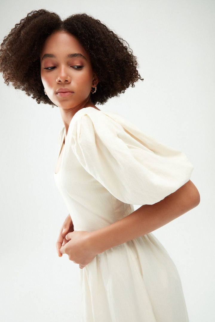 Balon Kol Dekolteli Vatkalı Elbise Naturel