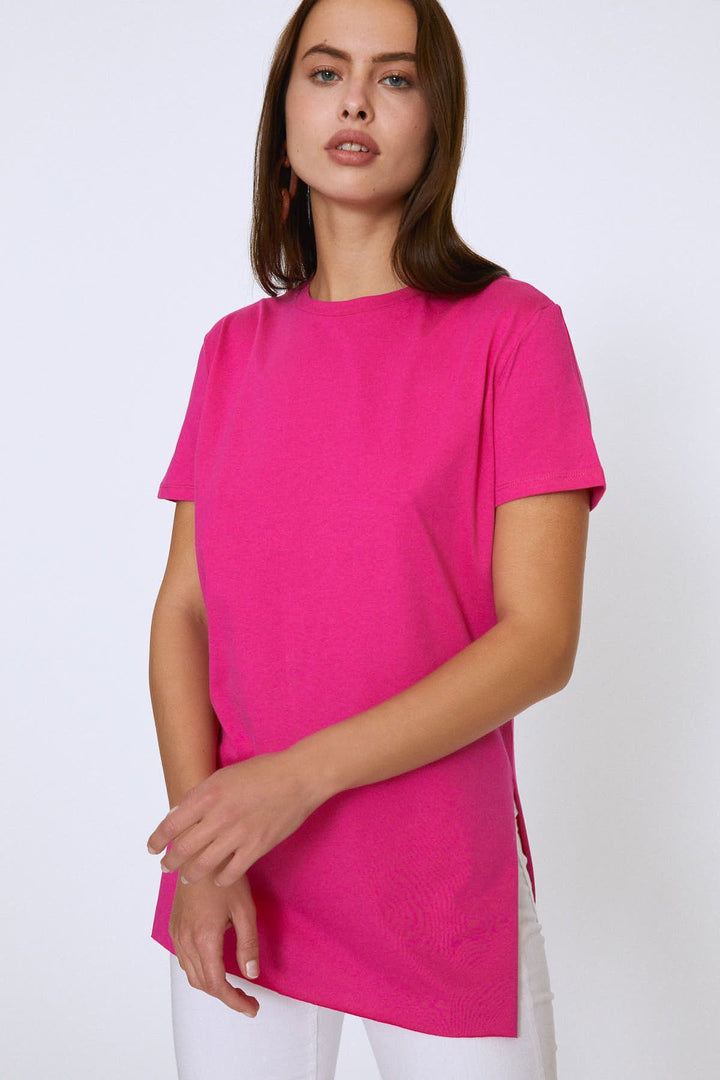 Bisiklet Yaka Yanı Yırtmaçlı Tişört Fuşya