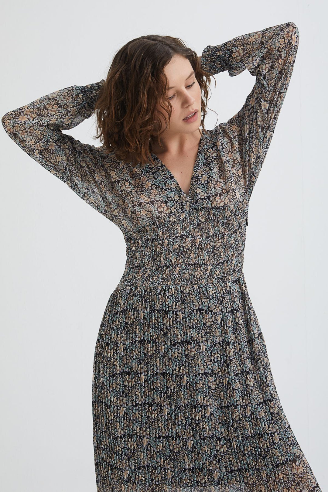 V Neck Gipe Dress Black