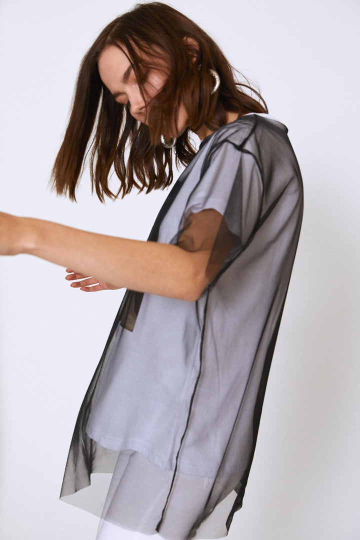 Üzeri Tüllü Baskılı Uzun Tişört Beyaz