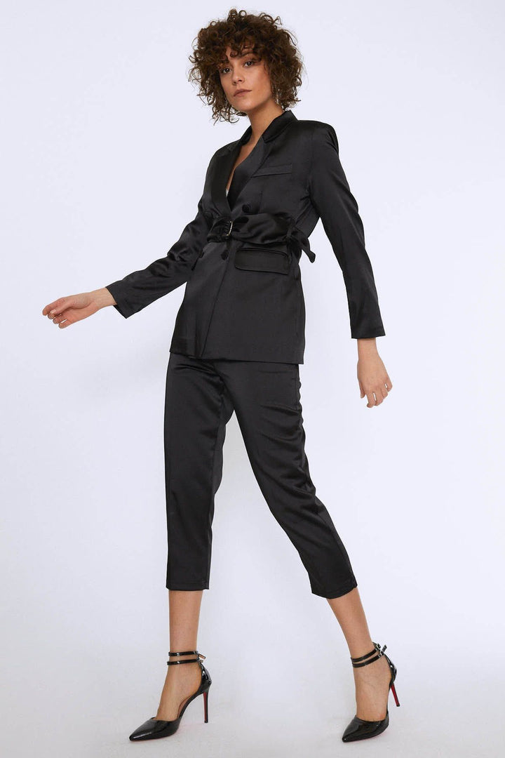 Beli Kemerli Kruvaze Kapama Ceket Siyah