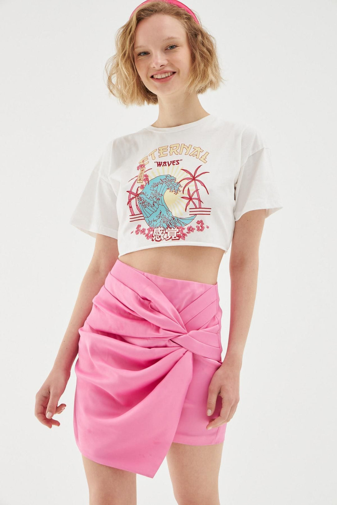 Sırt Dekolteli Baskılı Crop Tişört Ekru