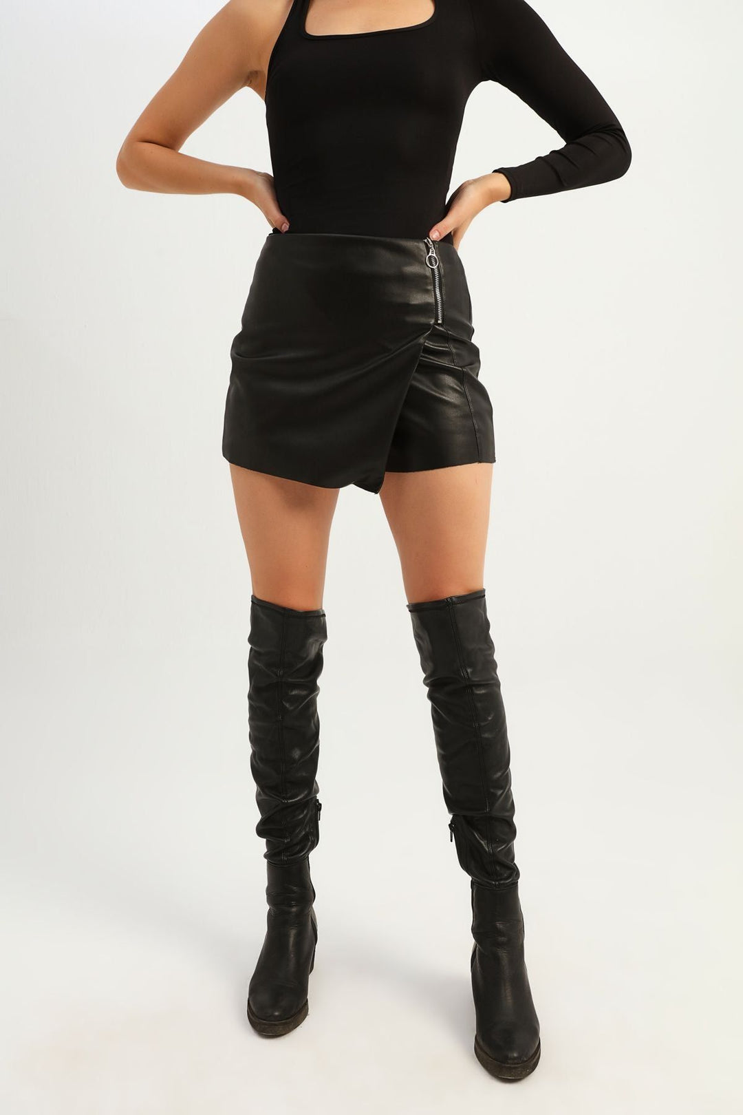 Zipper Detailed Leather Short Skirt Black