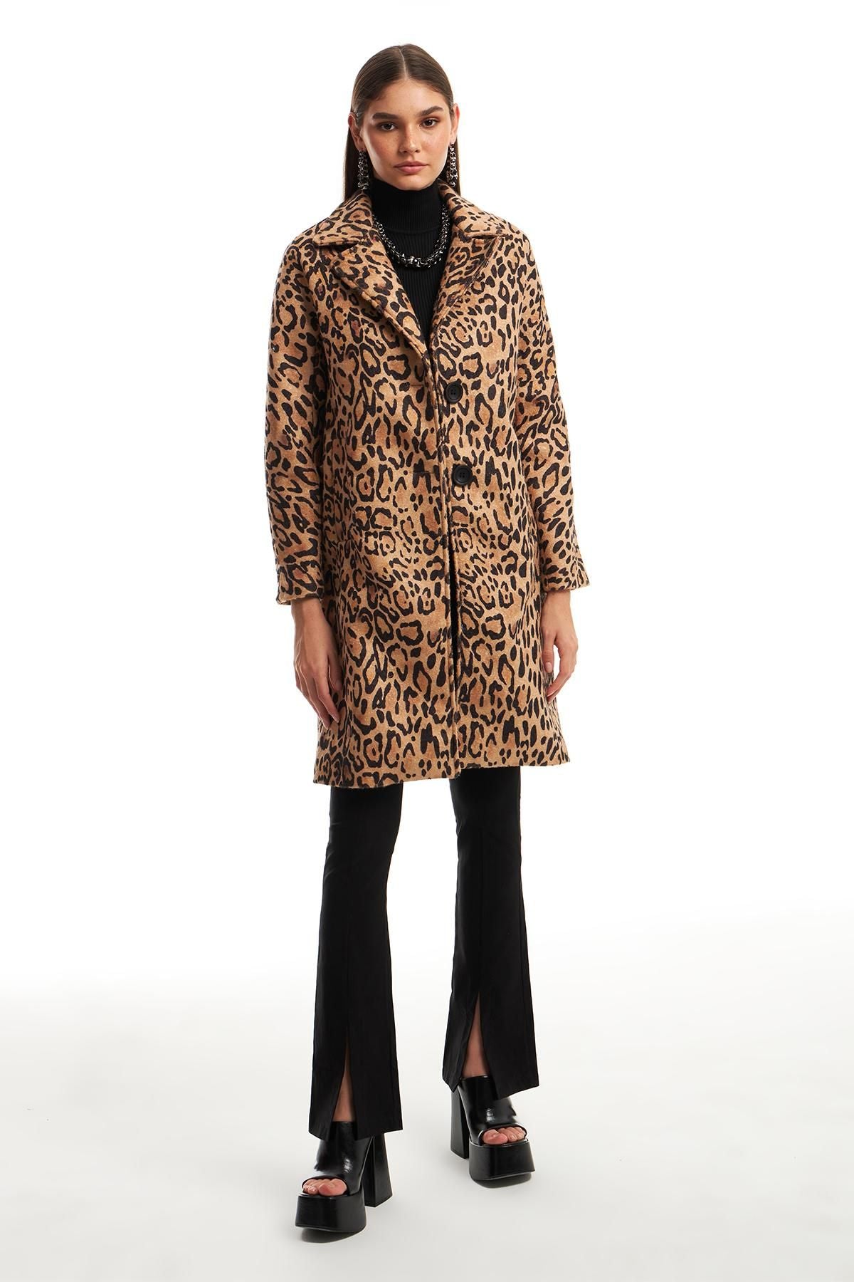 Leopard Patterned Buttoned Coat Beige