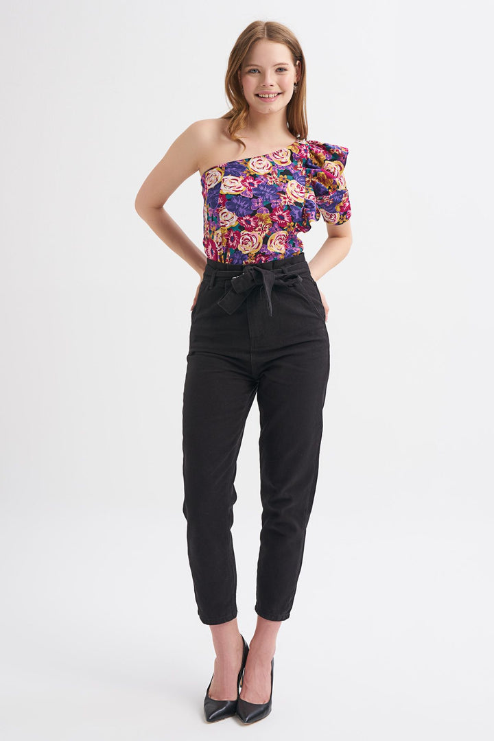 Çiçek Desenli Tek Omuz Fırfır Detaylı Bluz Mor