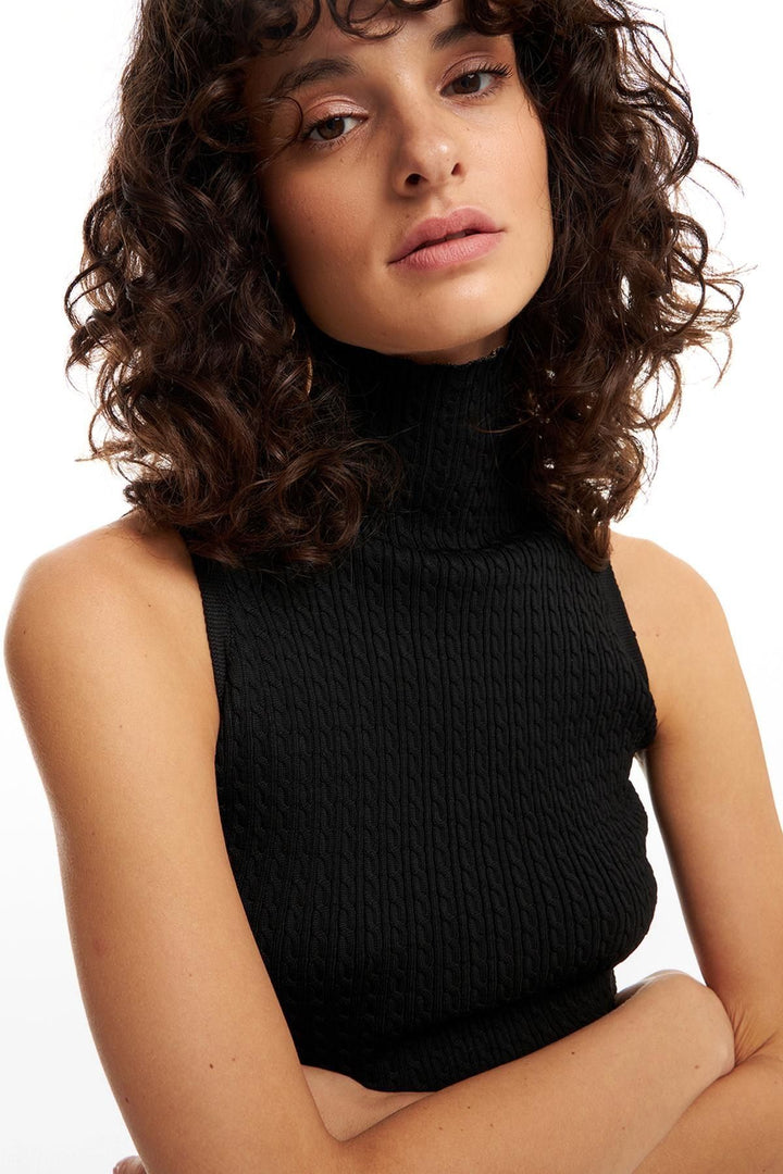 Stand Up Collar Sleeveless Knitwear Black