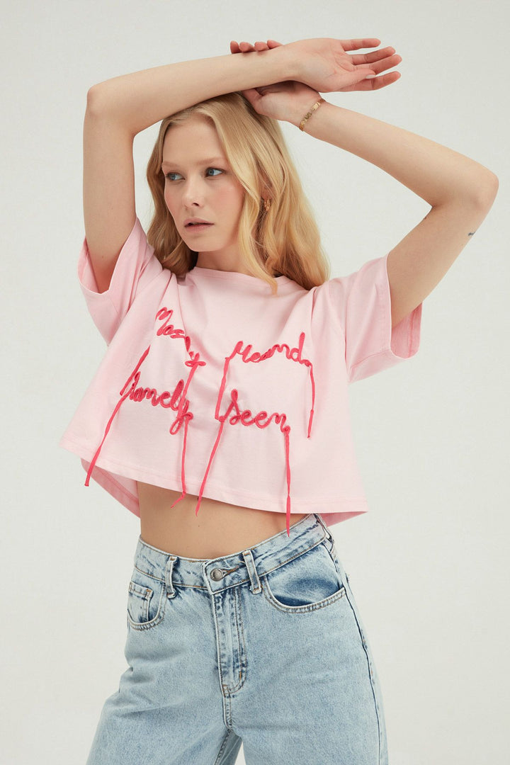 Embroidery Detailed Crop T-Shirt Pink