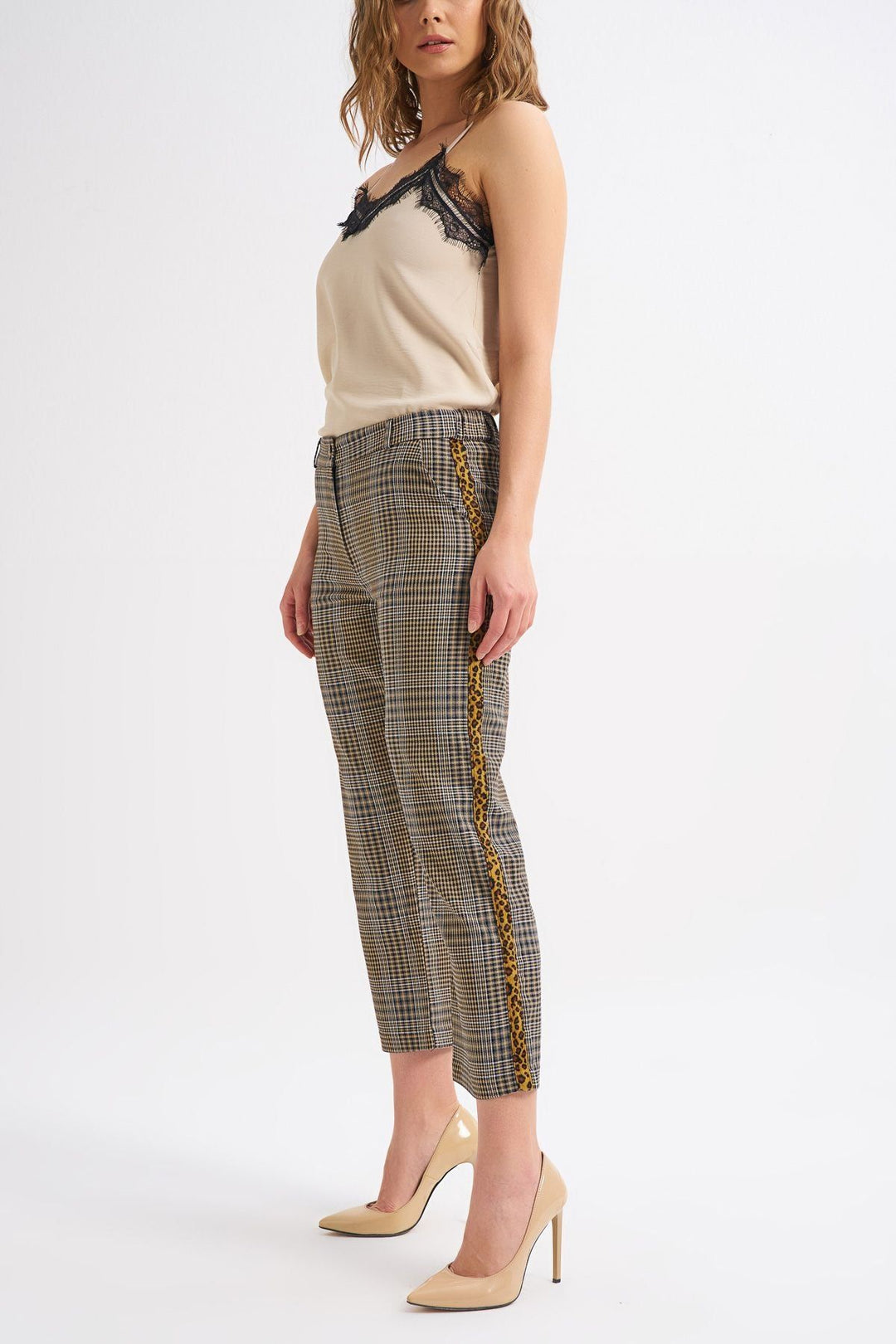 Şerit Detaylı Çizgili Pantolon Siyah