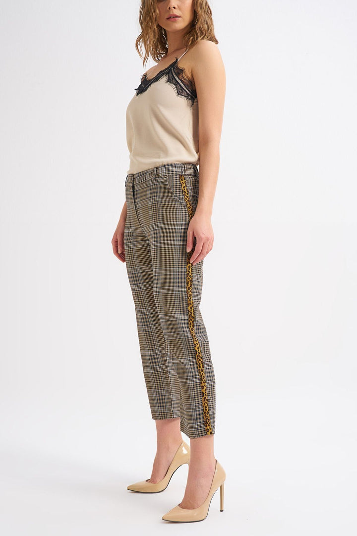 Şerit Detaylı Çizgili Pantolon Siyah