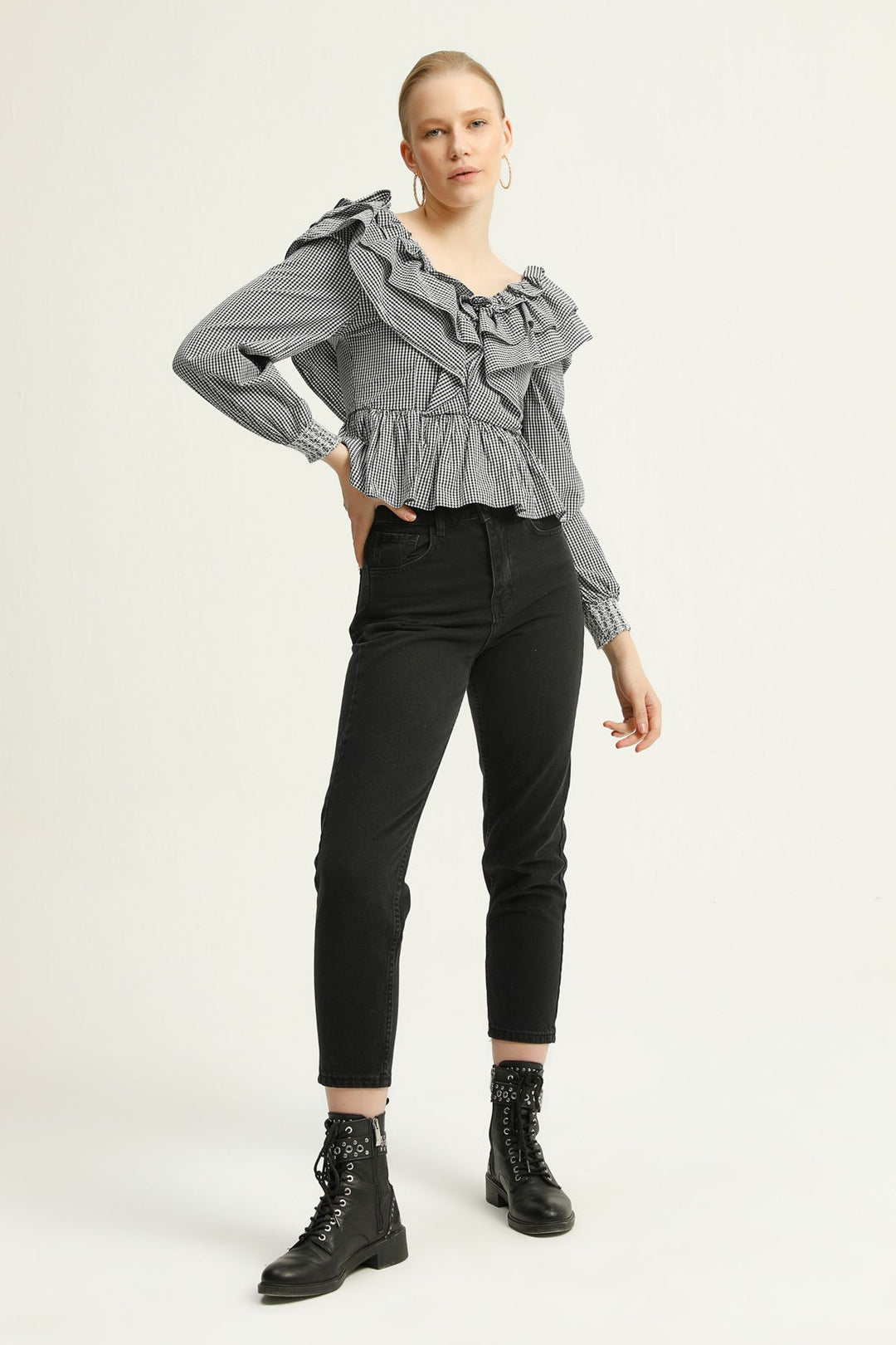 Volanlı V Yaka Bluz Siyah