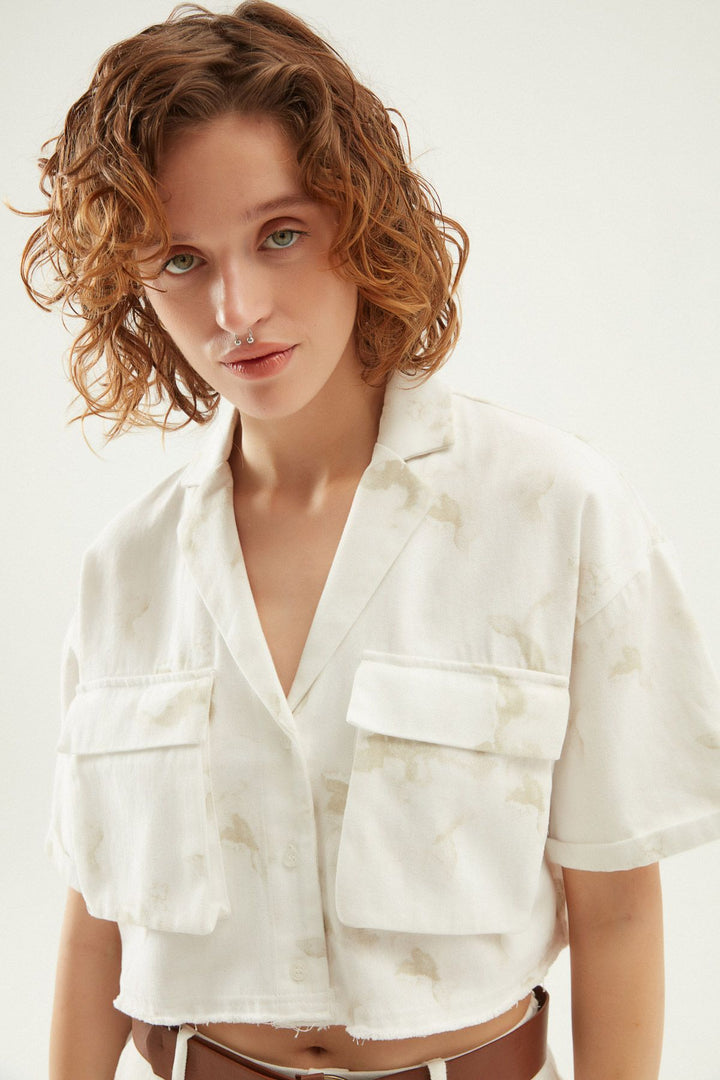 Desenli Cepli Crop Gömlek Beyaz