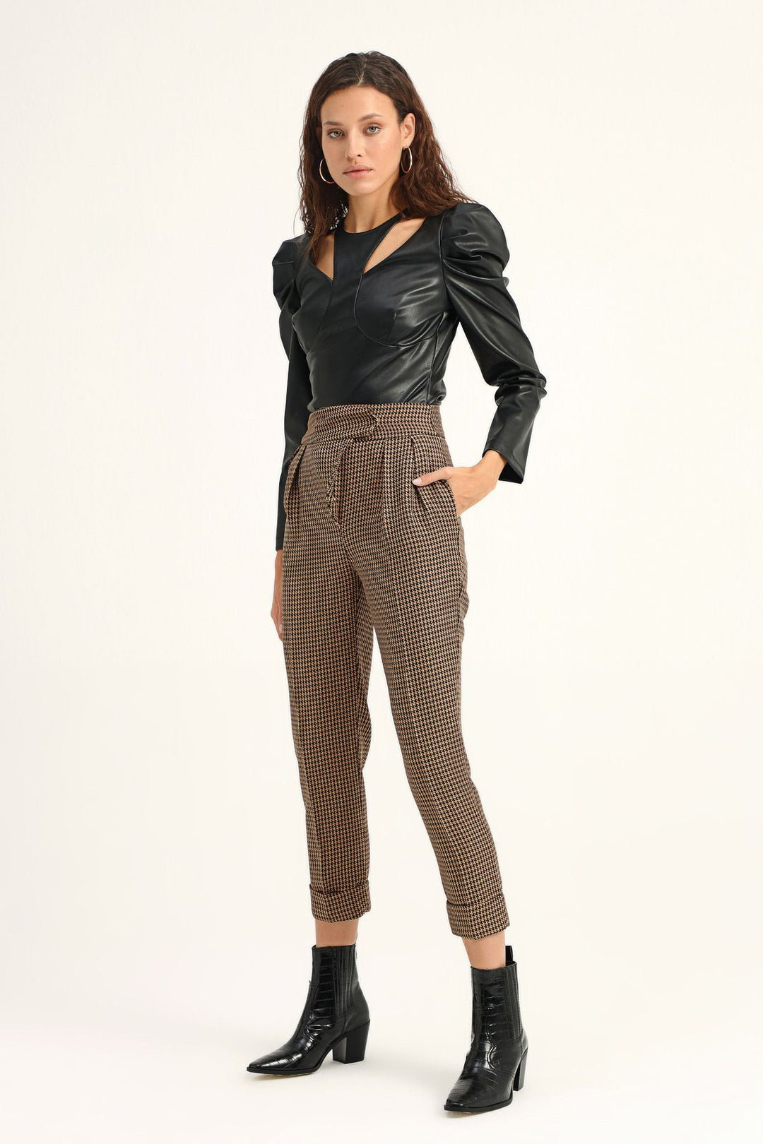 Asimetrik Balon Kol Deri Bodysuit Siyah