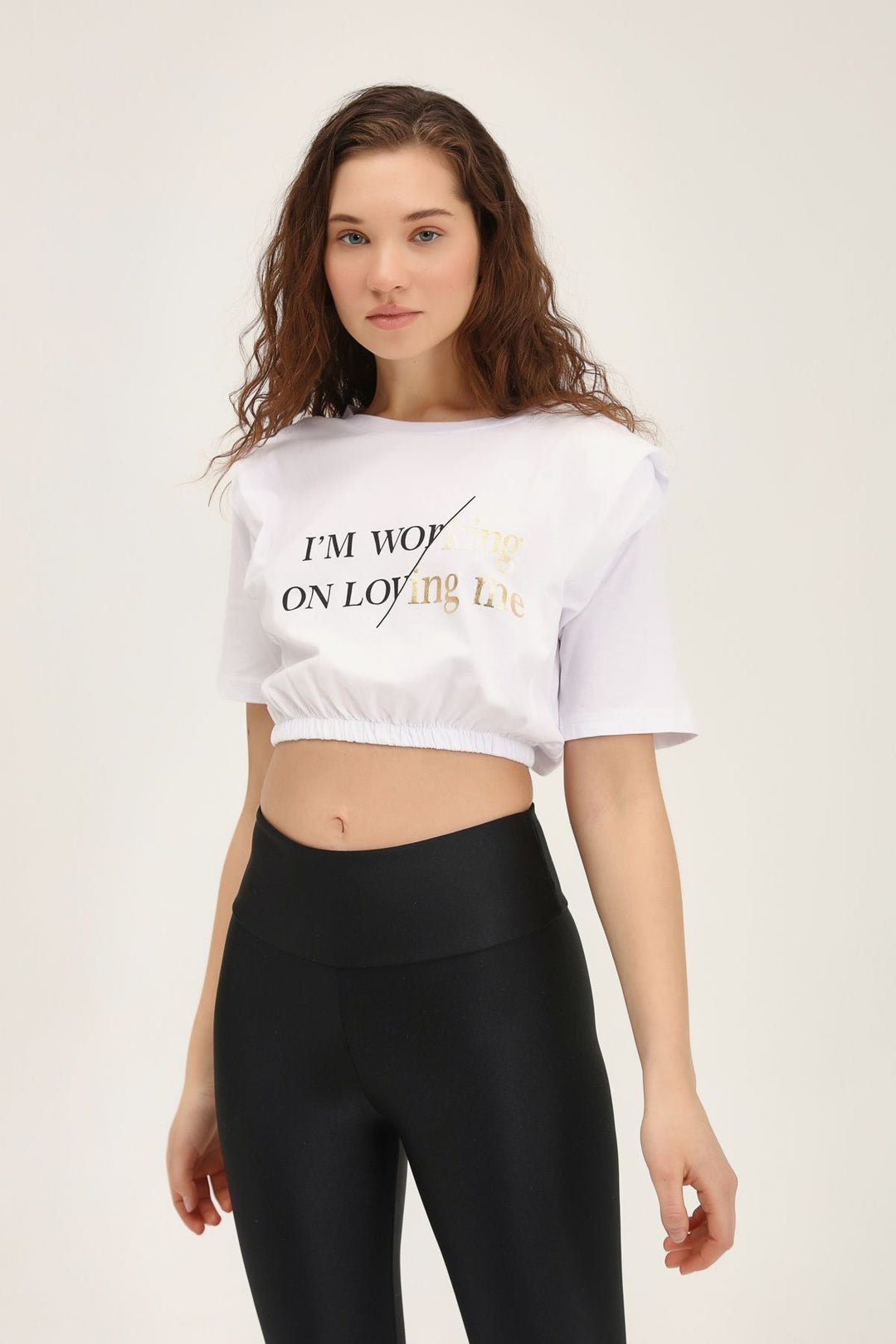 Sloganlı Vatkalı Crop Tişört Beyaz