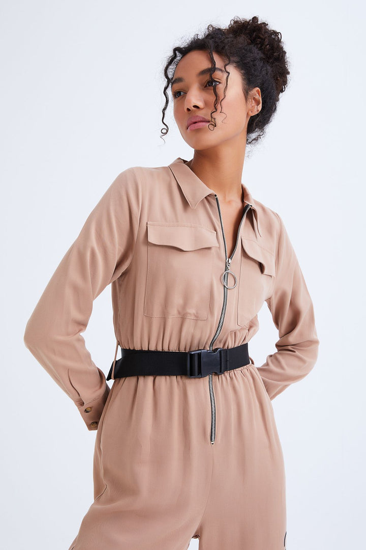 Kemerli Yazı Detaylı Tulum Camel