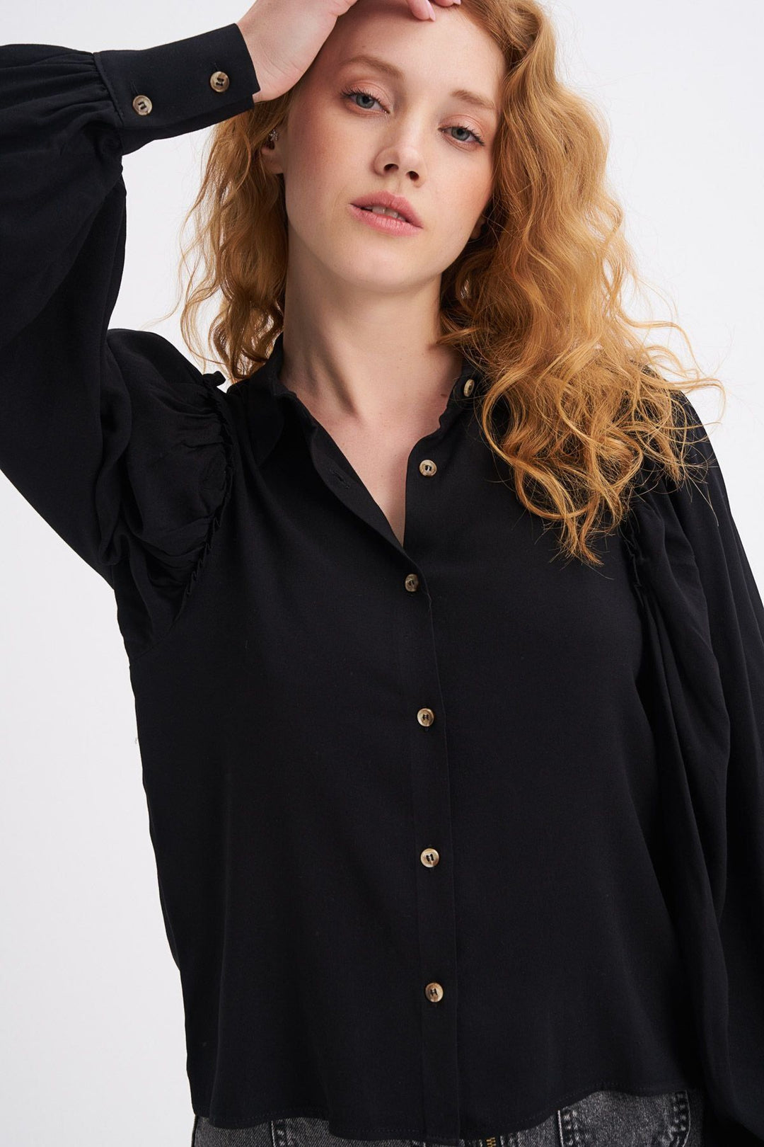 Balon Kol Fırfır Detaylı Gömlek Siyah