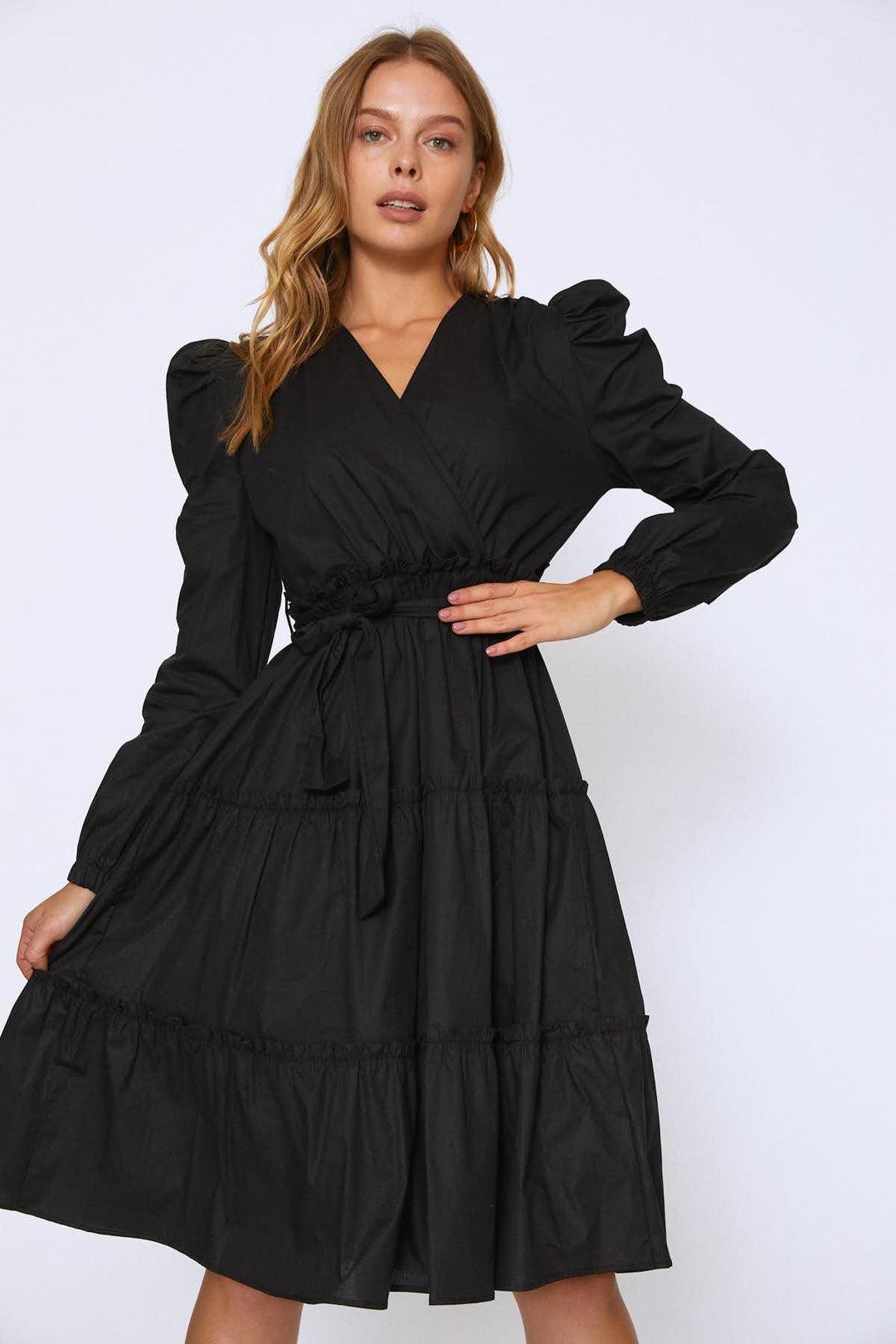 Kolları Vatkalı Kuşaklı Elbise Siyah