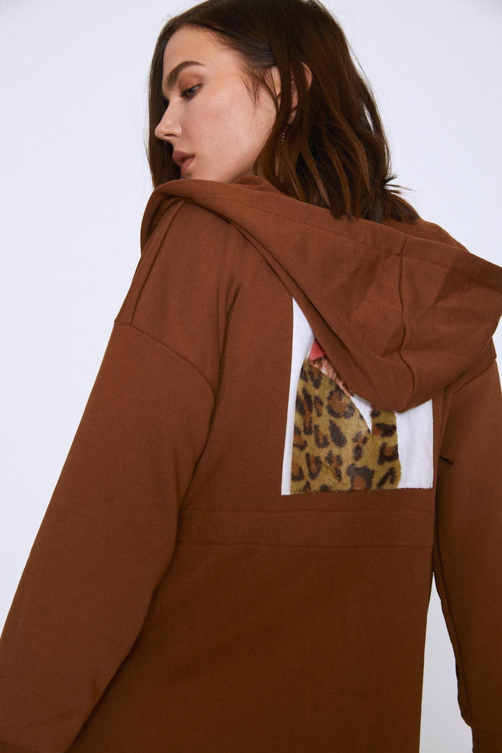 Arkası Baskılı Sweatshirt Kahverengi