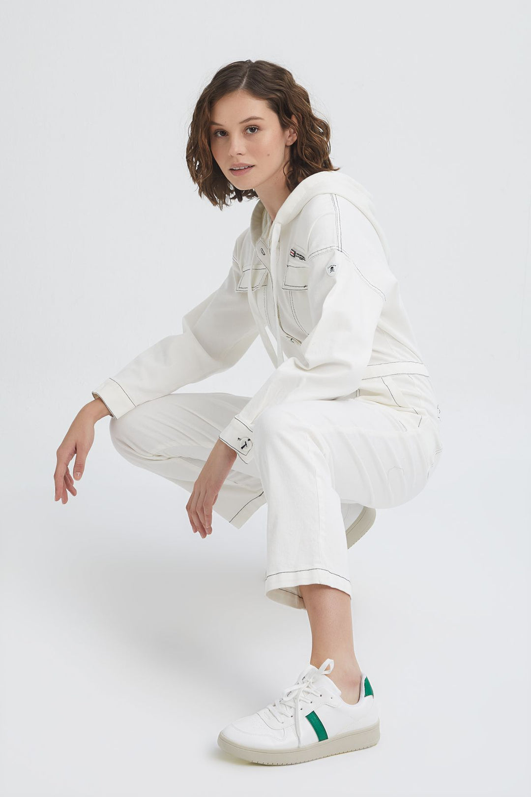 Kapüşonlu Önü Düğmeli Cep Detaylı Tulum Beyaz