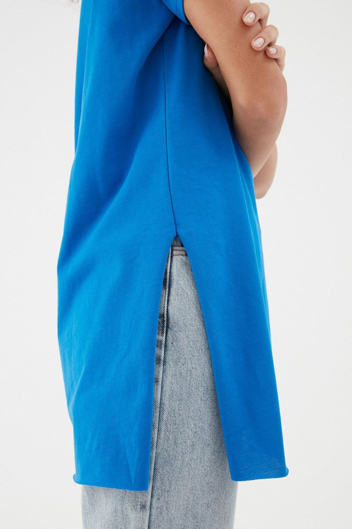 Bisiklet Yaka Yanı Yırtmaçlı Tişört Sax