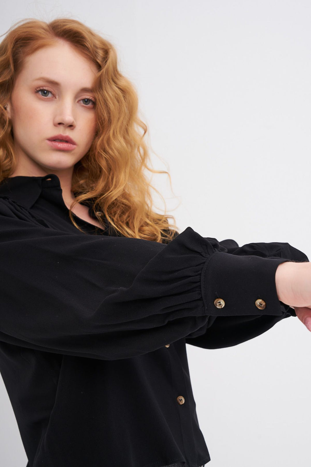 Balon Kol Fırfır Detaylı Gömlek Siyah