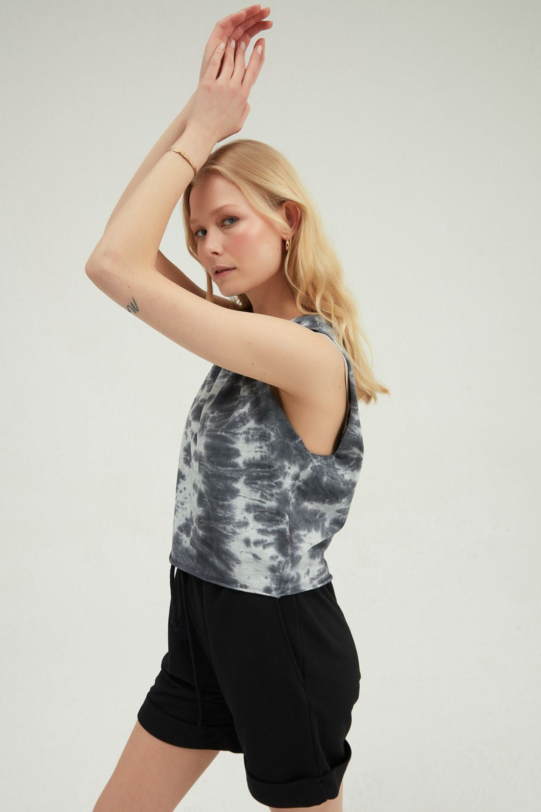 Tie-Dye Patterned Sleeveless T-Shirt Black