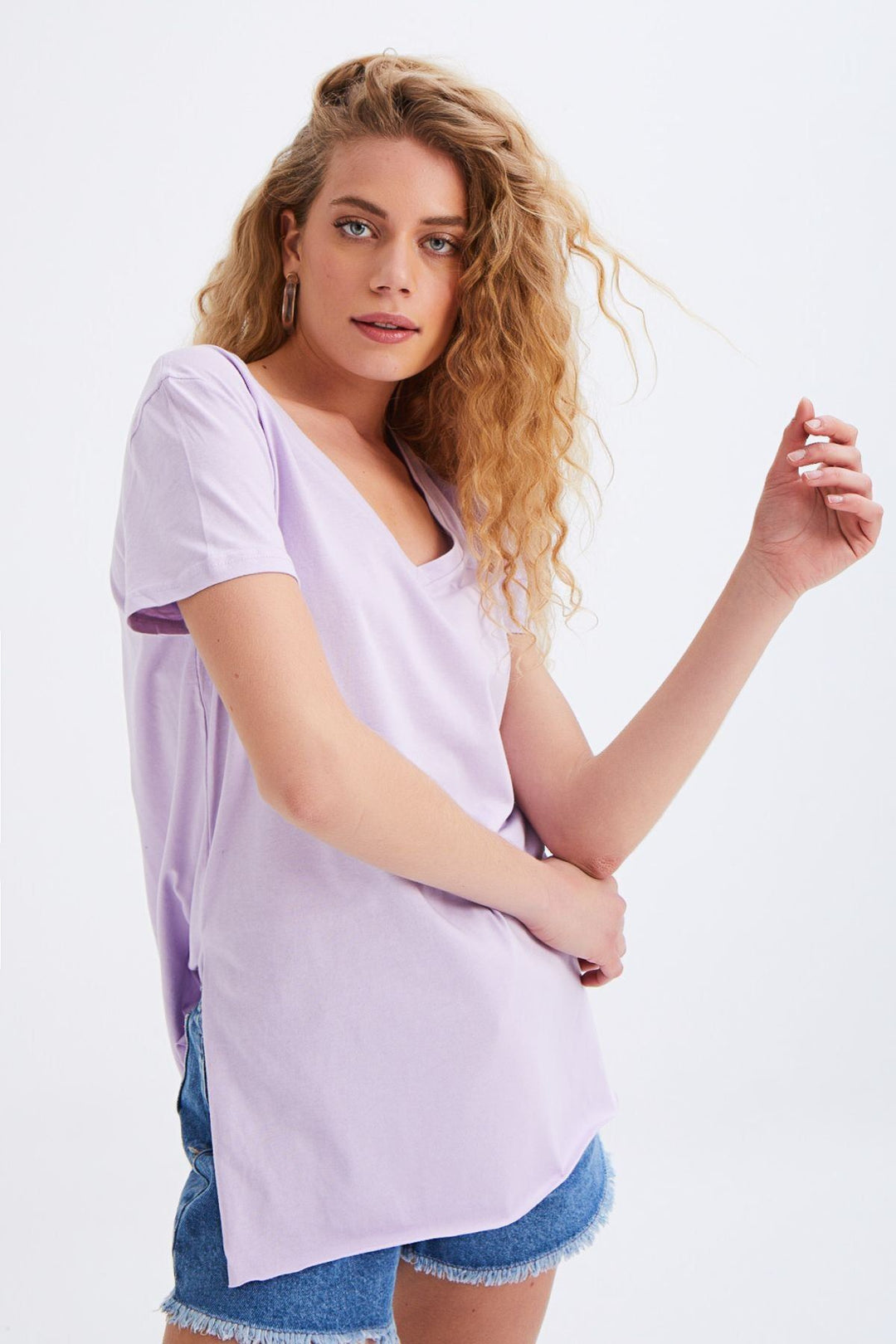 V Yaka Yanı Yırtmaçlı Tişört Lila