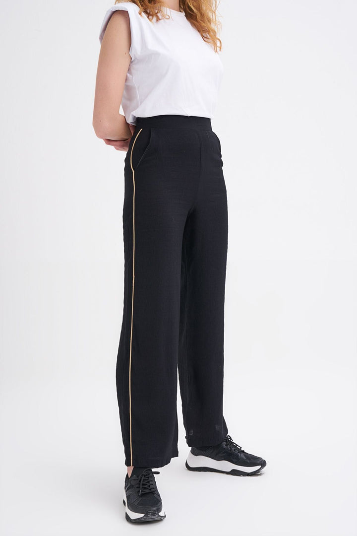 Şerit Detaylı Pantolon Siyah