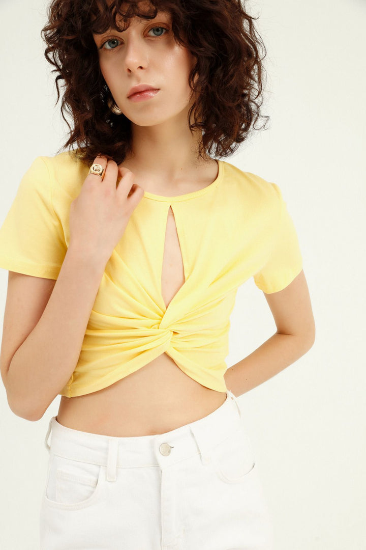 Düğüm Detaylı Crop Tişört Sarı