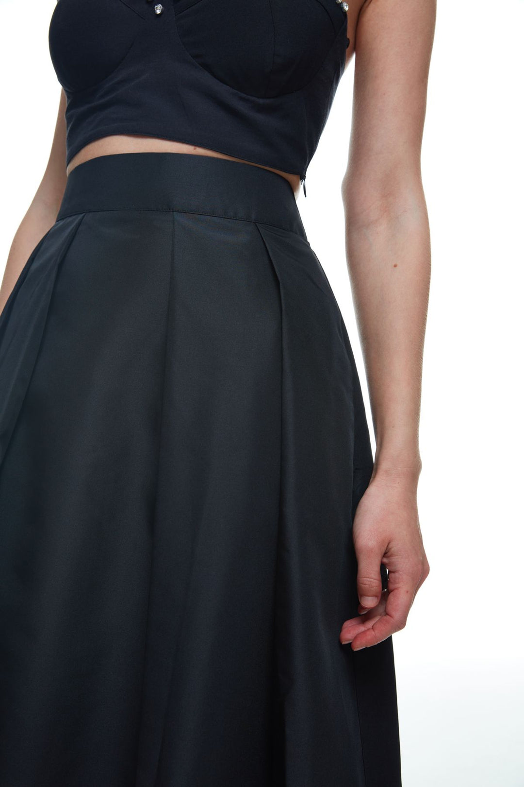 Pleated Pocket Midi Skirt Black