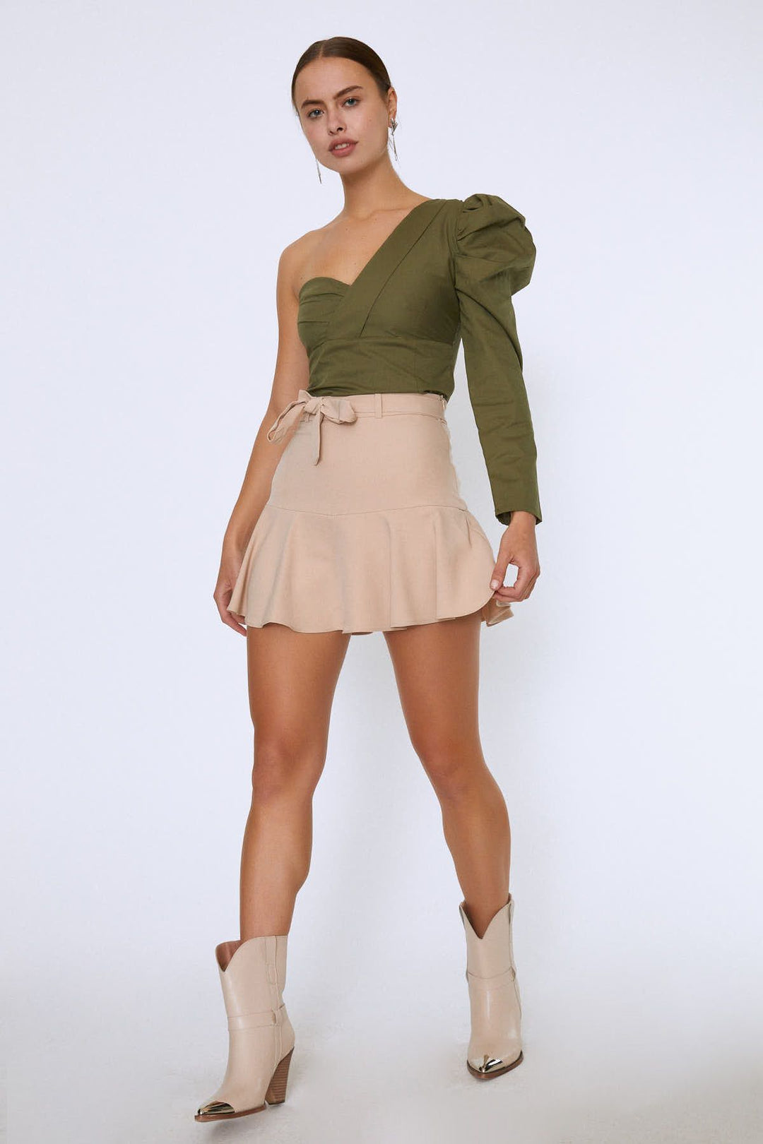 Beli Kuşaklı Etek Ucu Volanlı Etek Şort Bej