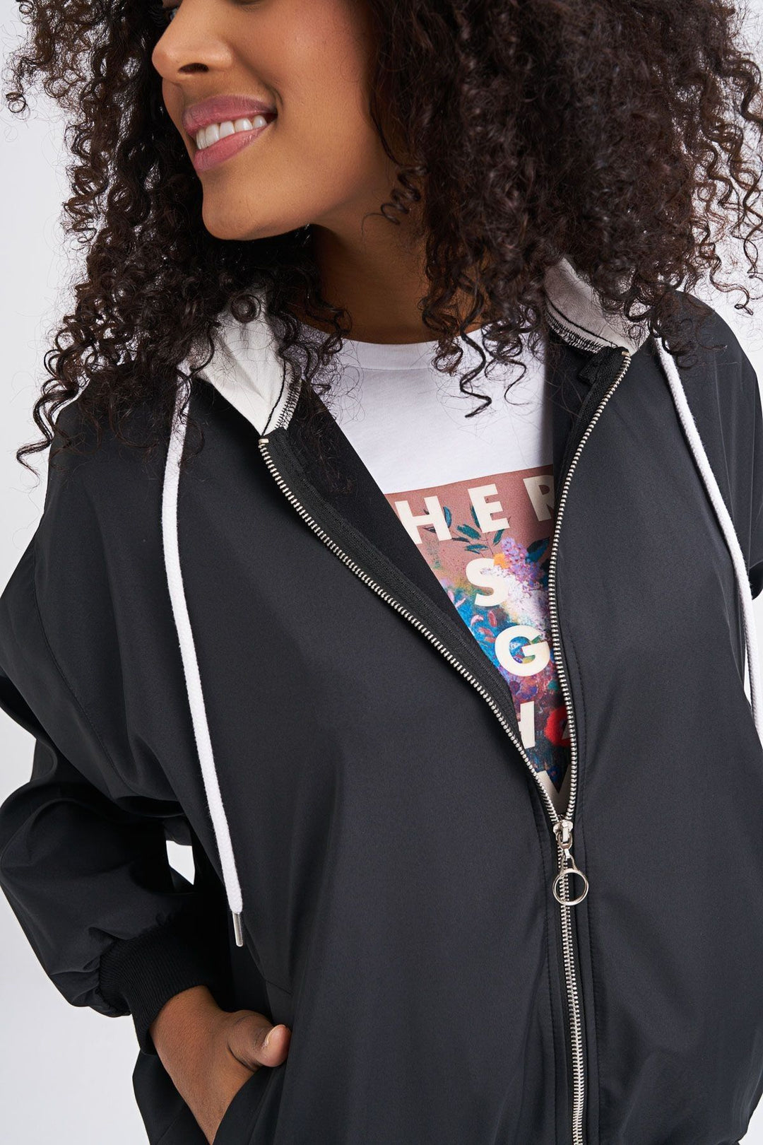 Arkası Baskılı Kapüşonlu Ceket Siyah