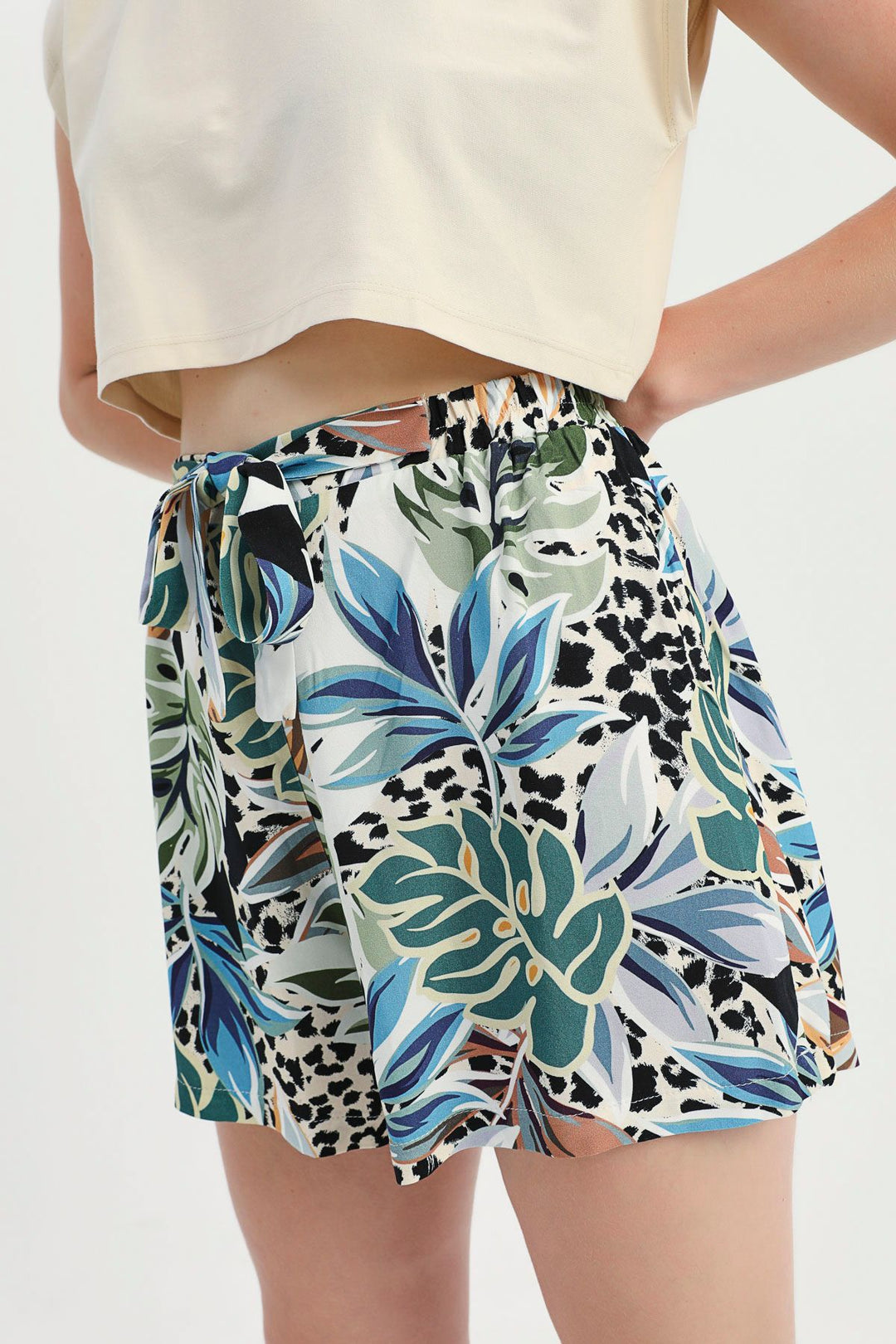 Patterned Tie Detailed Shorts Khaki