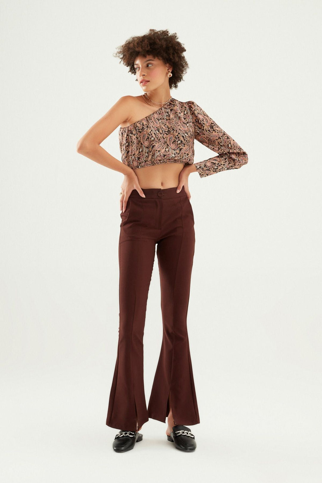 Desenli Tek Omuz Bluz Kahverengi