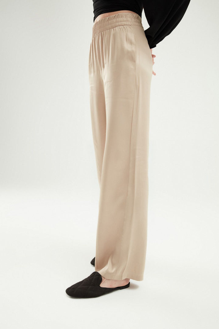 Beli Lastikli Saten Pantolon Taş