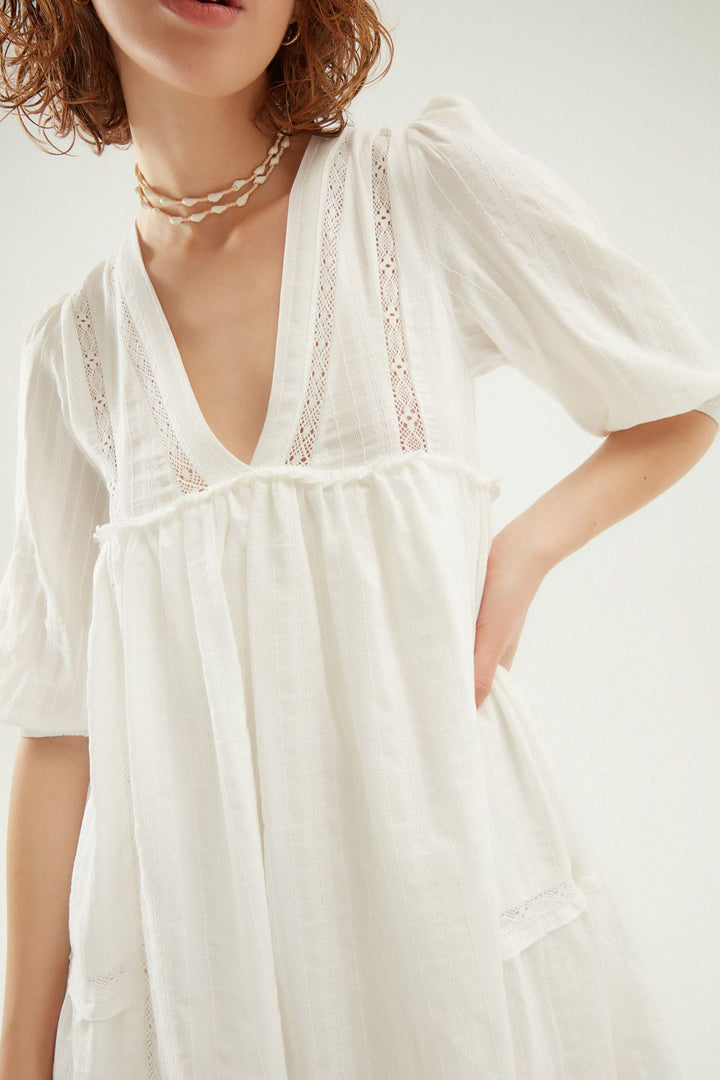 Şerit Detaylı İçi Şortlu Mini Elbise Beyaz