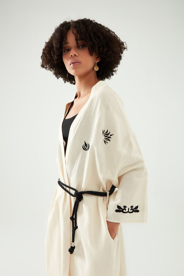 Nakışlı Kuşaklı Keten Kimono Bej