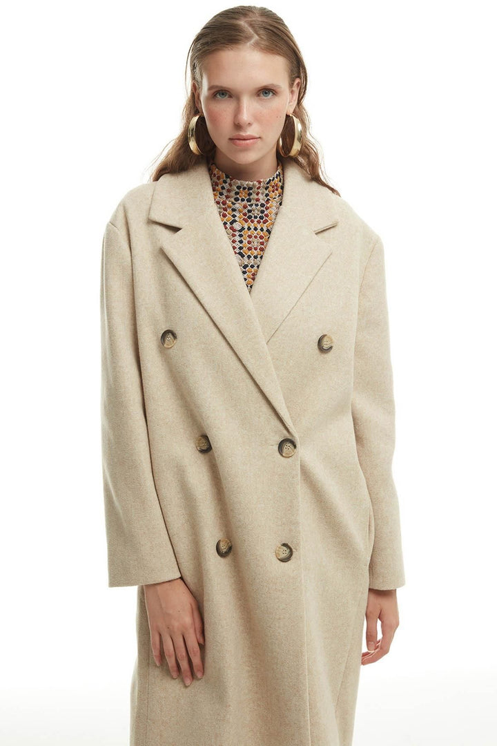 Düğmeli Uzun Kaban Bej
