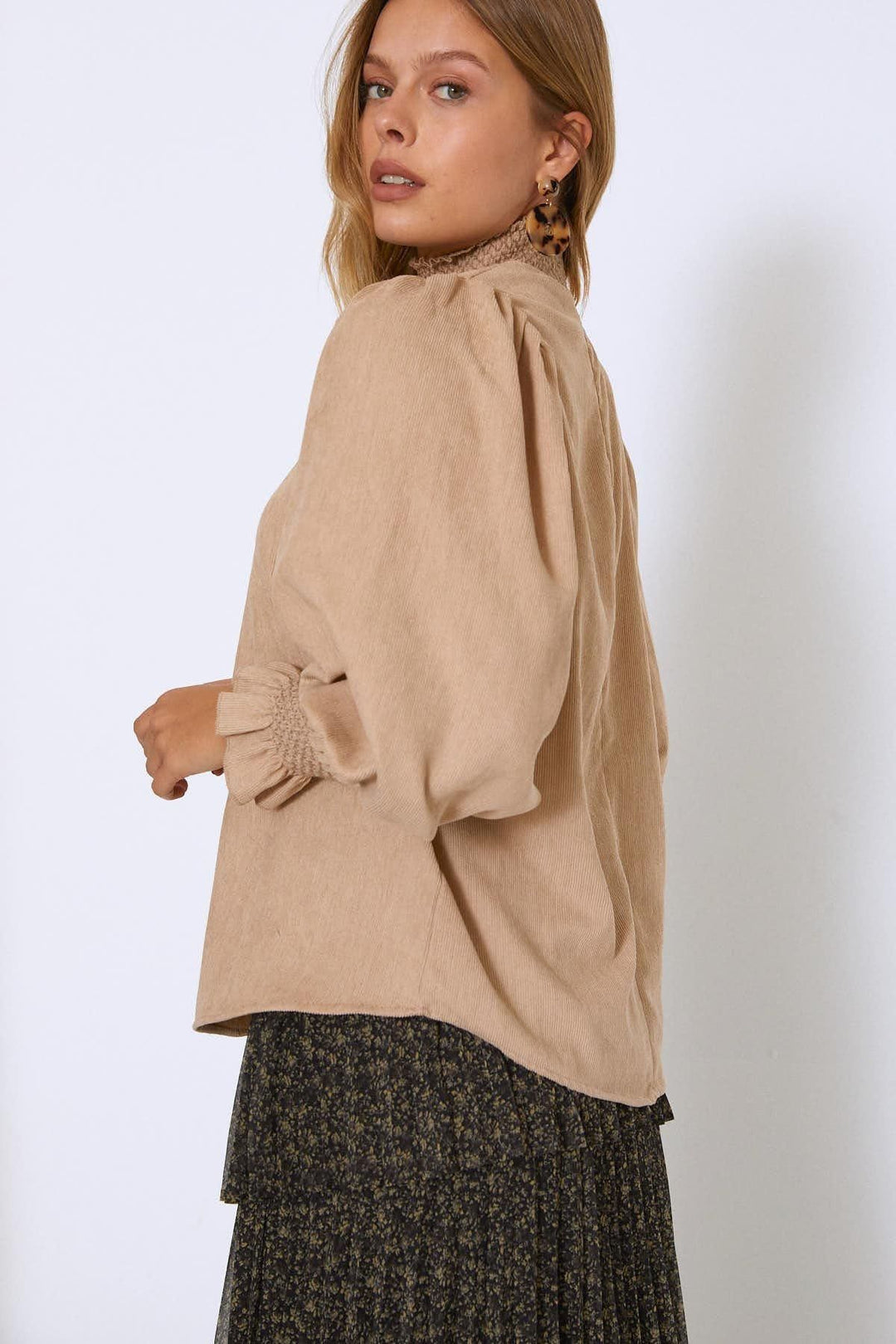 Kolları Gipeli Kadife Bluz Bej