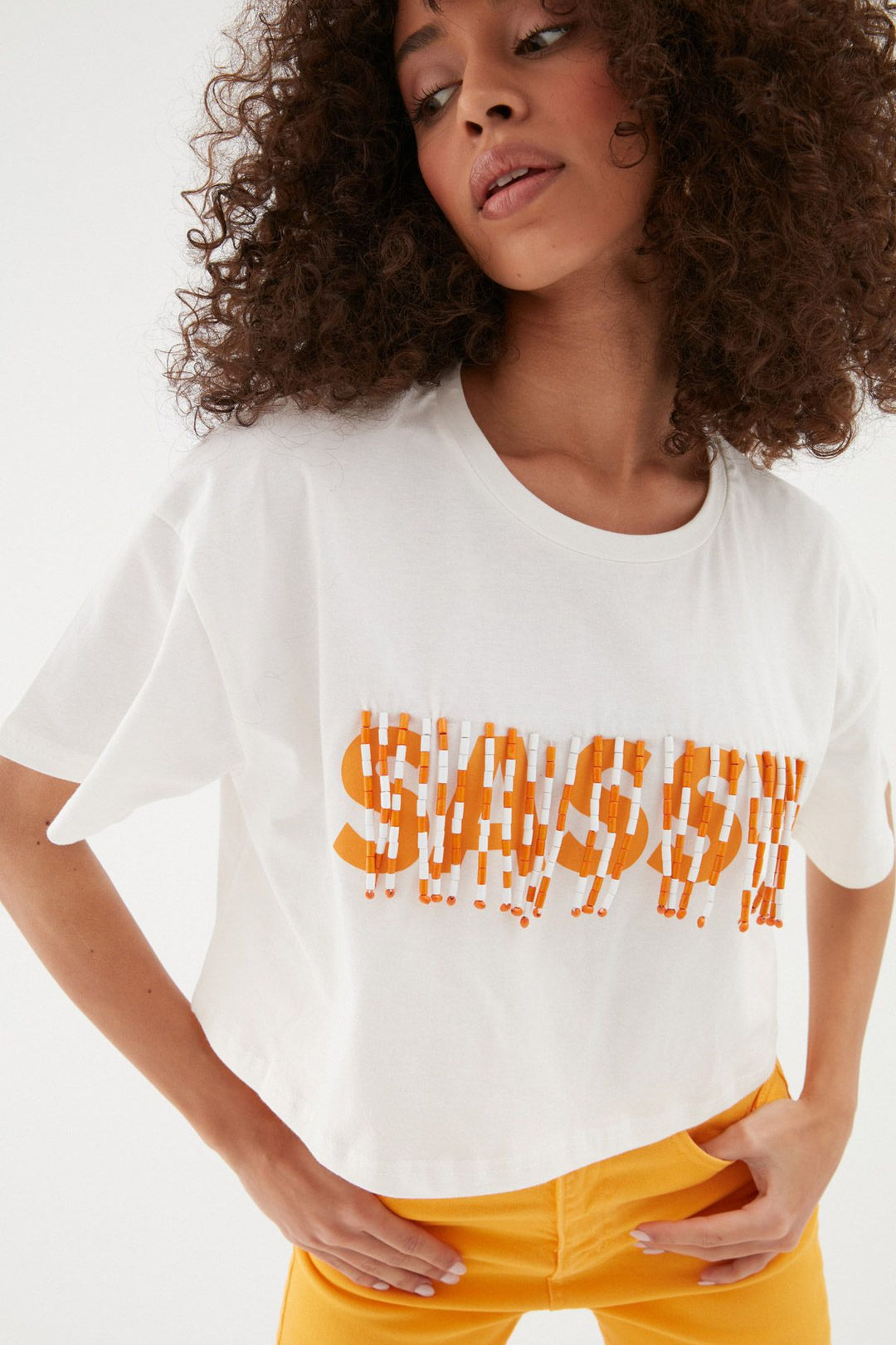 Aksesuarlı Crop Tişört Ekru