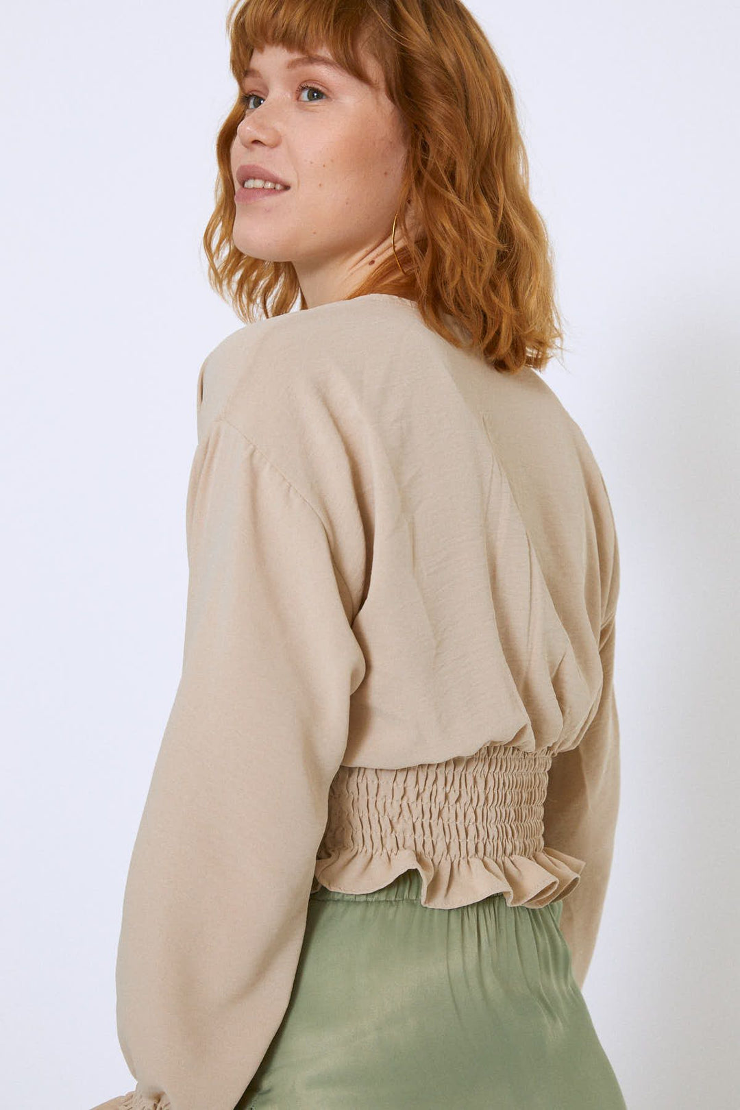 V-Neck Crop Blouse With Waist Gippe Beige