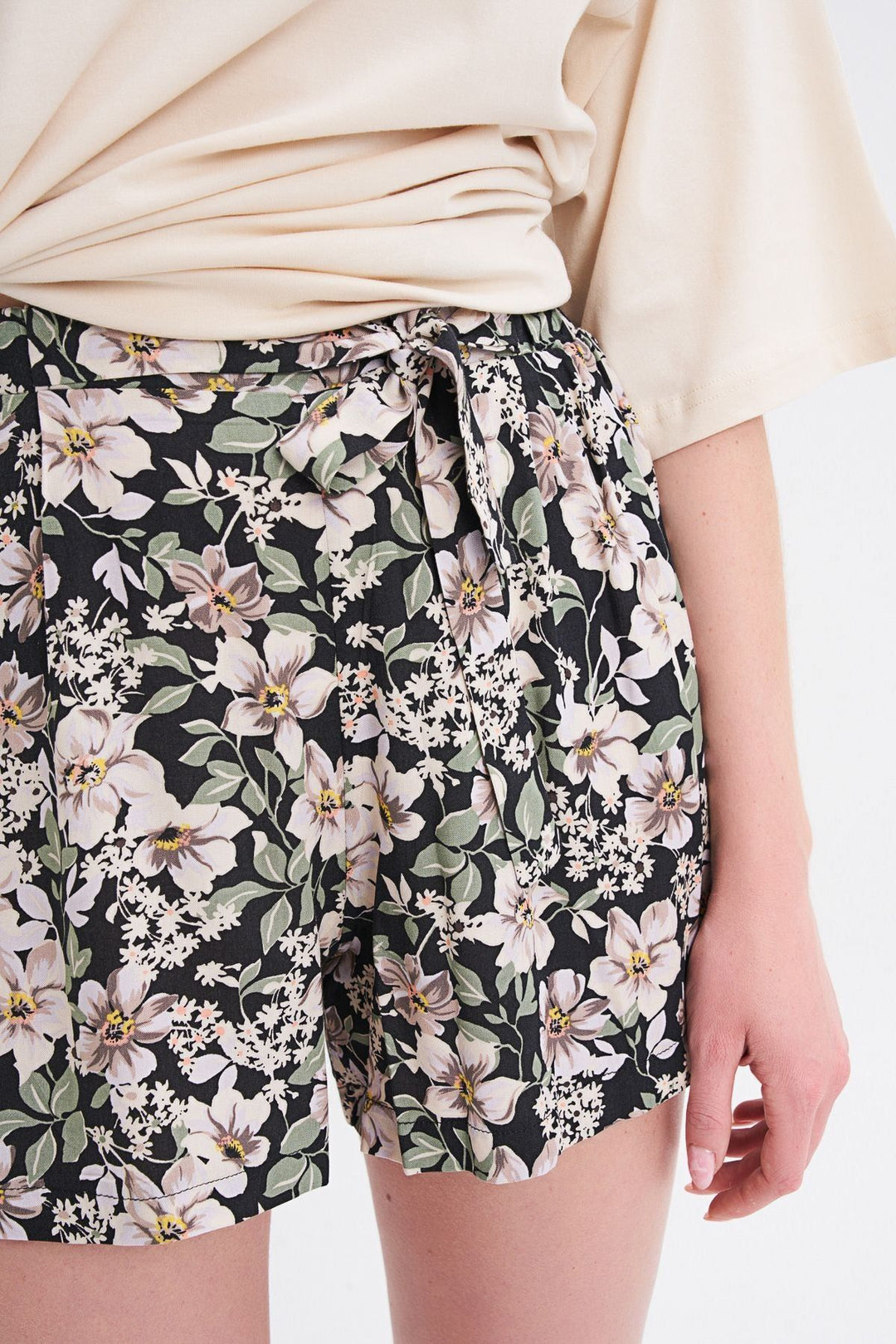 Patterned Tie Waist Shorts Black