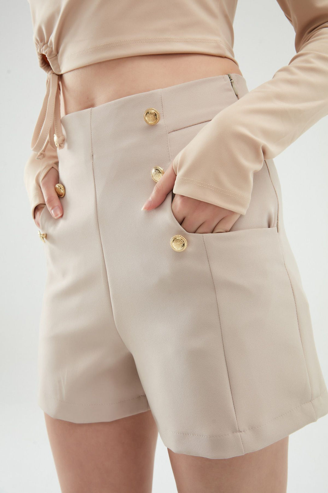 Düğme Detaylı Yüksek Bel Şort Taş