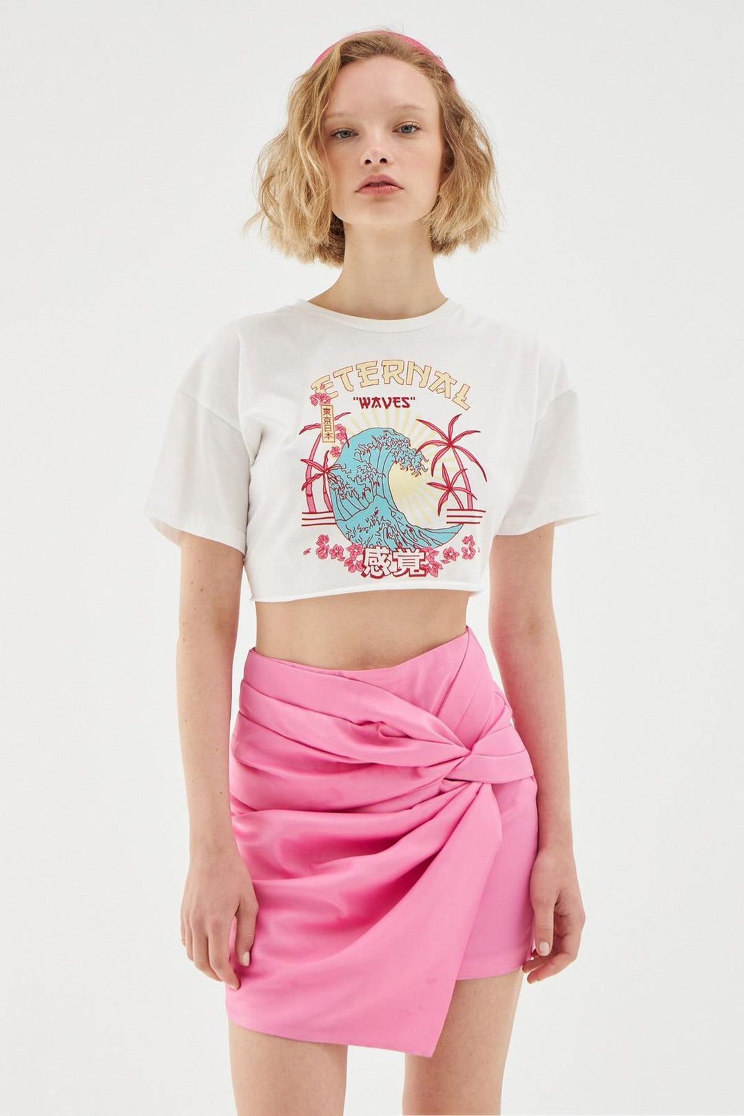 Sırt Dekolteli Baskılı Crop Tişört Ekru