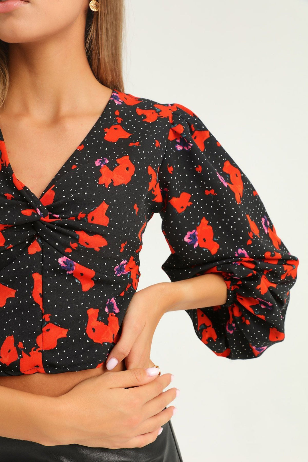 Desenli V Yaka Sırt Dekolteli Bluz Kırmızı