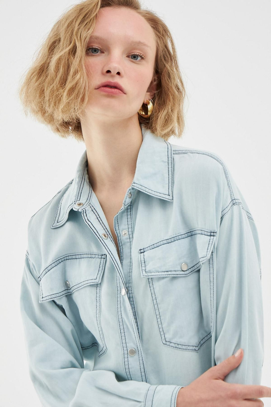 Sırt Baskılı Düğmeli Gömlek Mavi